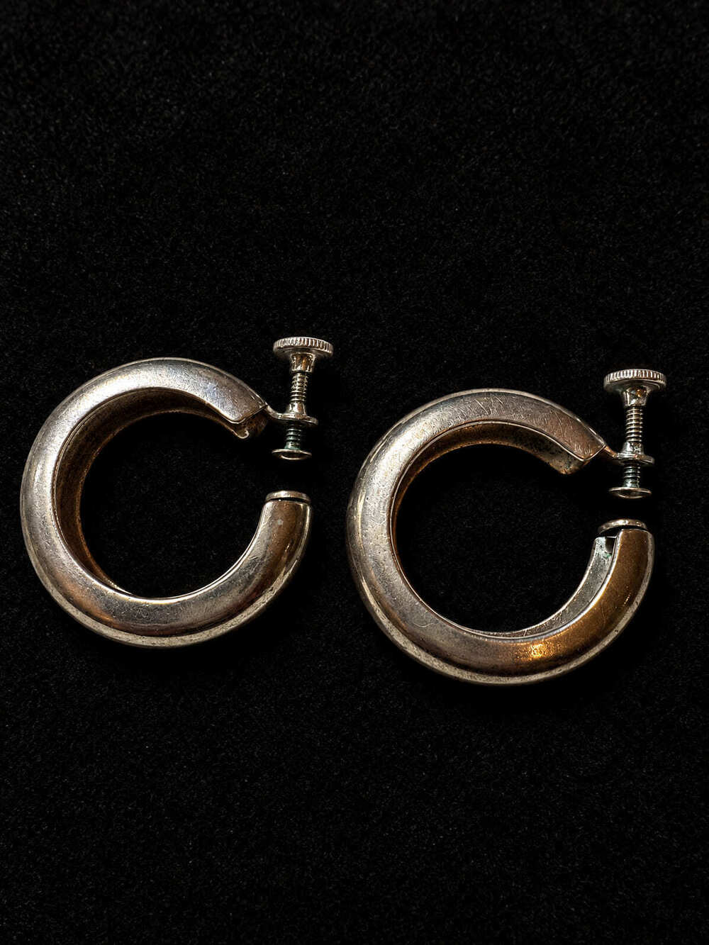 ⚜️ Silver-Tone Hoop Earrings | Mid-Century-Style | Screw-Back Non-Pierced 💗